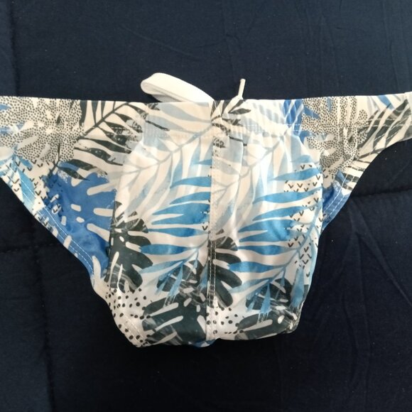 NWT ARIGREBEN 1" SWIM BRIEF, SIZE "S" (28"-30"), BLUE AND WHITE LEAF PATTERN. - Picture 2 of 7